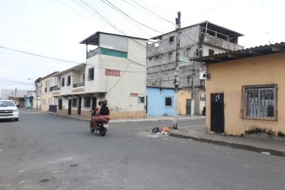 El acto violento ocurrió en una esquina, en donde quedaron rastros del suceso.