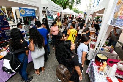 Con expectativas de 15,000 visitantes, el festival consolida al centro de Guayaquil como polo de economía