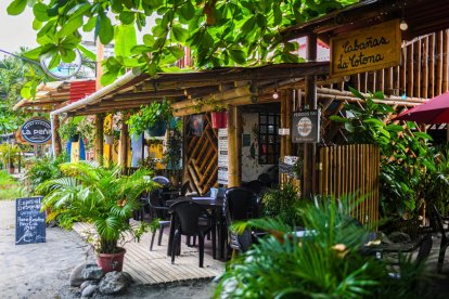 El tiempo parece detenerse mientras se disfruta  en una cafetería o en la playa.