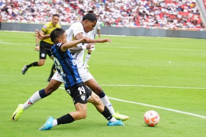 El partido en Casa Blanca se caracterizó por la intensidad en la marca de ambos equipos.