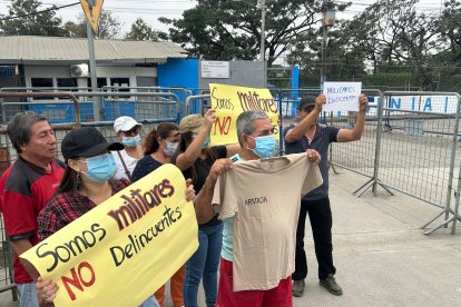 El plantón se realizó la tarde del domingo.