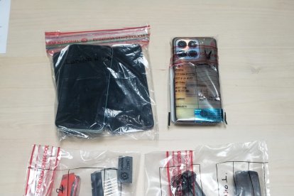 Las evidencias que les encontraron a los sospechosos del restaurante.