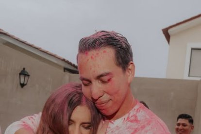 El actor junto a la mamá de su bebé que viene en camino y a Diego, fruto de su primer compromiso.