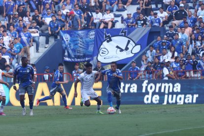 Christian Cueva ya debuto con la camiseta de Emelec.