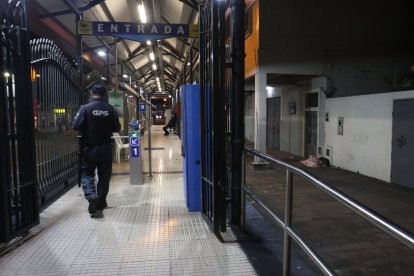 Durante la noche del lunes 23 de junio, las estaciones de la Troncal 4 lucieron vacías.