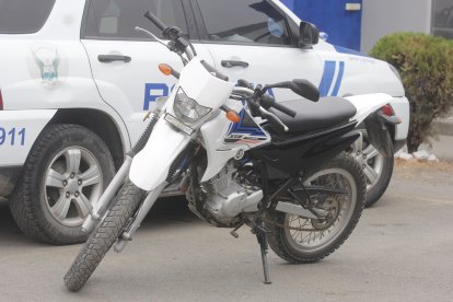 La moto en la que se movilizaba Yevito quedó retenida.