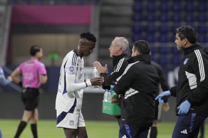 PARTIDO DE FÚTBOL ENTRE CATOLICA VS EMELEC ESTADIO BANCO GUAYAQUIL 25 DE JUNIO del 2025 KARINA DEFAS Expreso -Extra