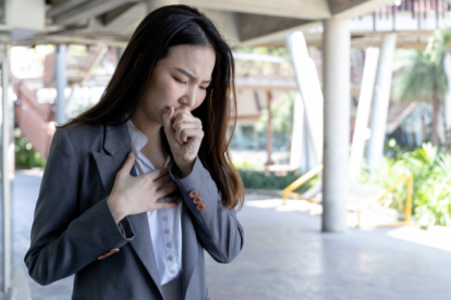 La fiebre es uno de los síntomas de la nueva variante del ómicron.