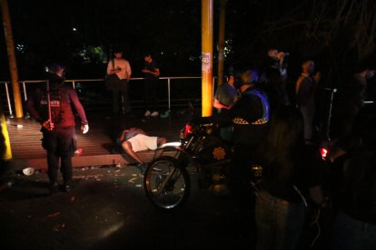 Antes de la reparación de las luminarias, los ciudadanos bebían hasta perder el conocimiento en este sector.