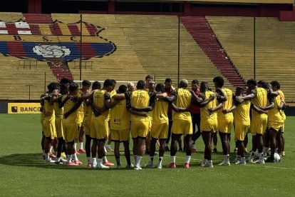 JUGADORES EN LAS PRÁCTICAS EN LA CANCHA ||
Felipe Caicedo en Barcelona Periodista: Christian Macías Fecha: 16/03/2025 AG-PERIODISTAS AG-GRANASA