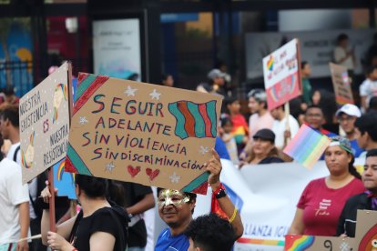 Muchos participantes en la marcha llegaron con carteles que exigían respeto y tolerancia.