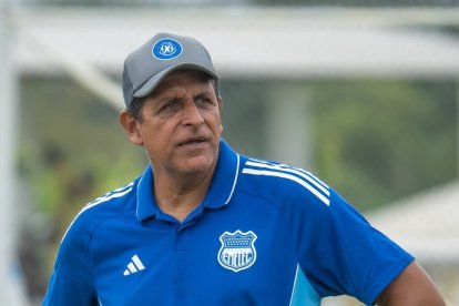 El exportero Juan Carlos Zambrano actualmente dirige la sub-17 y sub-19 del Bombillo.