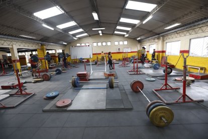 El gimnasio de pesas de CDP se ubica dentro del palacio de los deportes de La Vicentina.
