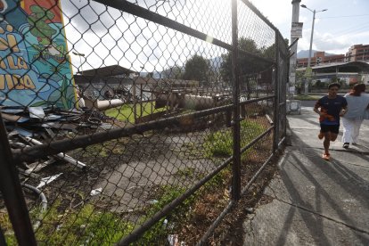 Así luce el material de desperdicio que acumula la CDP detrás de su velódromo.