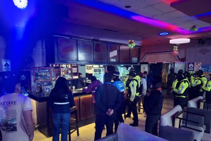 Los policías retiraron a las personas alcoholizadas de algunos sectores de la capital.