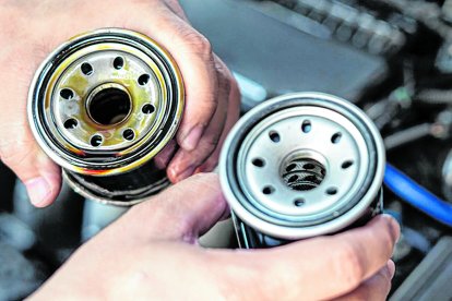 La diferencia entre un filtro de aceite nuevo y uno utilizado.