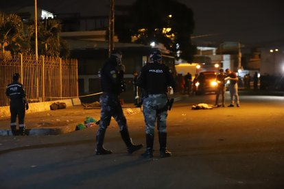 Policías luego ejecutaron acciones que permitieron aprehender a dos sospechosos.