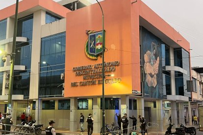 El cuerpo del joven cayó en plena esquina del cabildo guabeño