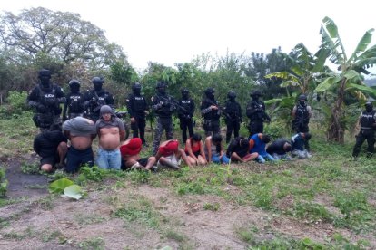 Algunas personas fueron detenidas por la Policía Nacional.