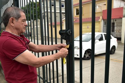 Las rejas legalizadas deben permanecer abiertas para permitir el libre tránsito de 06:00 a 20:00.