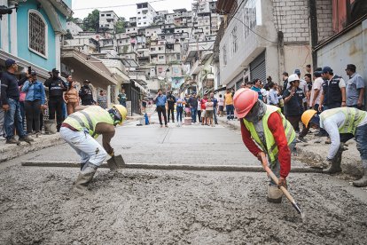 Una de las vías principales de Mapasingue Este fue reconstruida con hormigón armado.