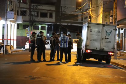 La Policía llegó al lugar y confirmó que el hombre no tenía signos vitales.