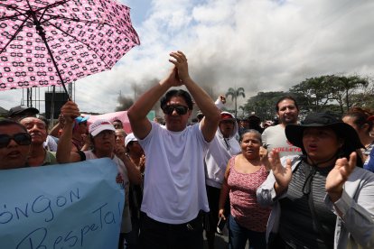 Danny Torres (centro) lideró la manifestación.