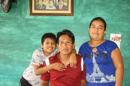 Darwin Clemente Lino, el Bon Jovi de Ancocnito junto a su familia