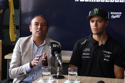 Campeonato. Alfredo (derecha) estuvo en la presentación del Torneo Nacional de BMX que se realizará este fin de semana en Quito.
