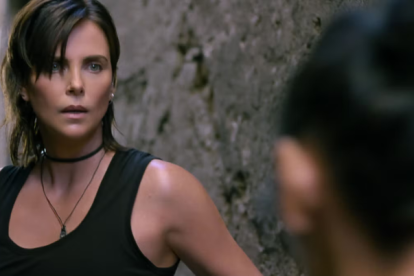 Charlize Theron en la película La Vieja Guardia 2.