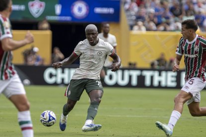 Moisés Caicedo fue una de las figuras de Chelsea en el medio campo.