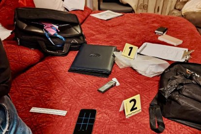 Algunos objetos que encontraron en la casa de Santiago Díaz.