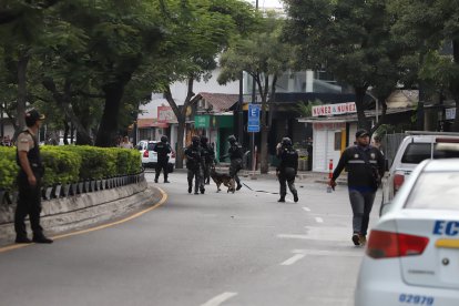 Personal antiexplosivos de la Policía realizó una detonación controlada.