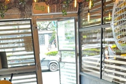 Esta es la mochila que generó la alerta de explosivos en el restaurante.