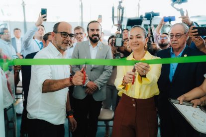 La prefecta del Guayas estuvo en la inauguración de la nueva flota.