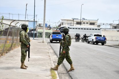 El traslado se desarrolló bajo un gran contingente policial y militar.
