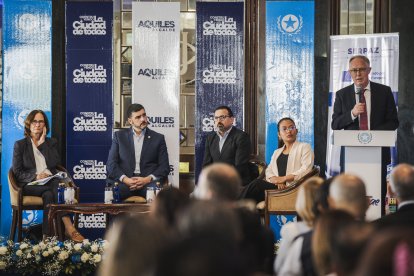El alcalde participó en el lanzamiento de un proyecto que se llevó a cabo de manera simultánea a la sesión del Concejo.