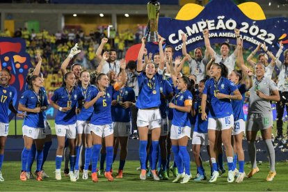 Brasil ha ganado ocho de las nueve ediciones de la Copa América Femenina. Aquí levanta el título de 2022.