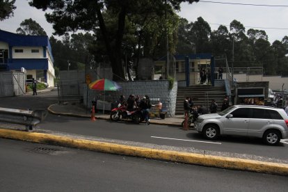 El cuerpo del presunto delincuente abatido continúa en la morgue sin ser identificado.