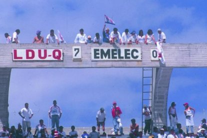 Liga de Quito goleó 7-0 a Emelec en la final del campeonato ecuatoriano de 1998