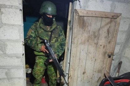 La Policía detuvo a tres personas vinculadas a extorsiones en el cantón El Carmen.