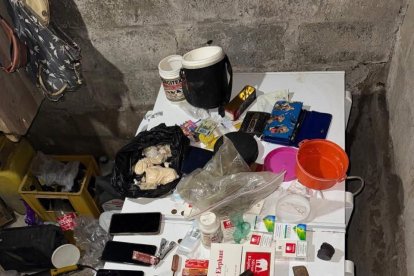 Los objetos que se decomisaron durante el operativo militar.