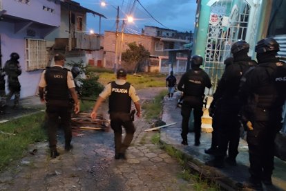 34 años de prisión para mujer que asesinó a un policía en Esmeraldas.