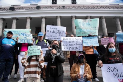 Los parientes de los procesados suplicaron al Gobierno que liberen a los detenidos.