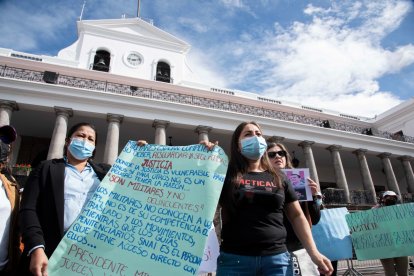 Llevaron carteles con mensajes de apoyo a los militares investigados por el caso de alias Fede.