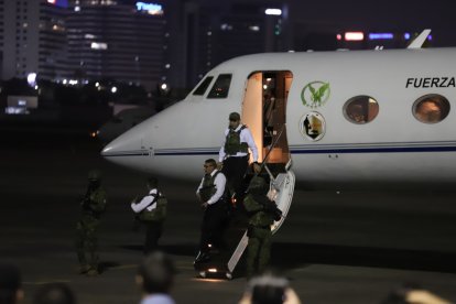 Momento en el que le trasladan a alias Fito a La Roca, luego de su detención.