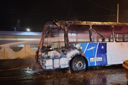 Agentes de tránsito investigan las causas del lamentable hecho.