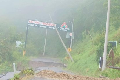 Se prohíbe el paso por seguridad, incluso a pie.