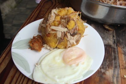 Este es uno de los bolones preparados por Gaby, solo con carne de cerdo.
