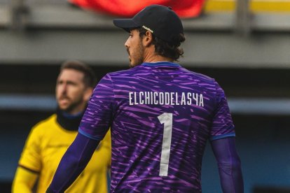 Adotpó el seudónimo de El Chico de las 4 A como estrategia de engache en sus redes sociales.